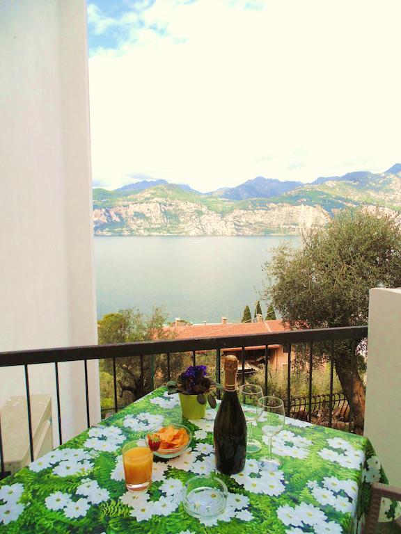 Doppelzimmer mit Balkon und seitlichem Seeblick