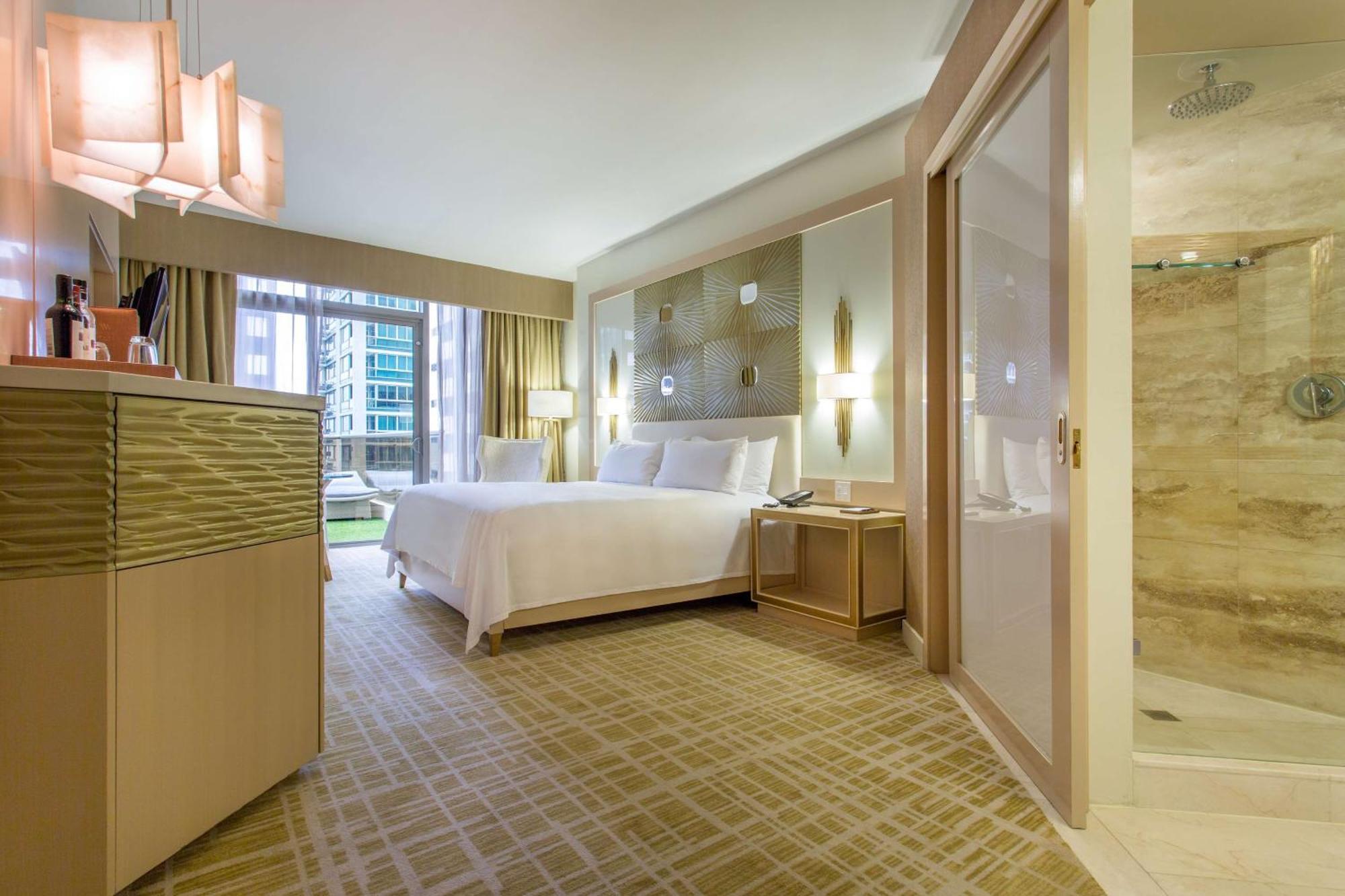 Deluxe Zimmer mit 1 Kingsize-Bett und Terrasse