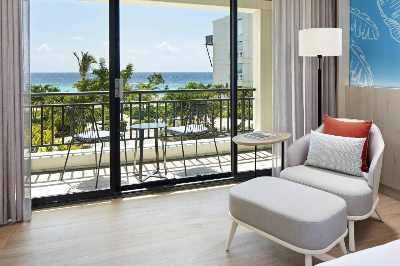 Zimmer mit 1 Kingsize-Bett, Meerblick und Balkon