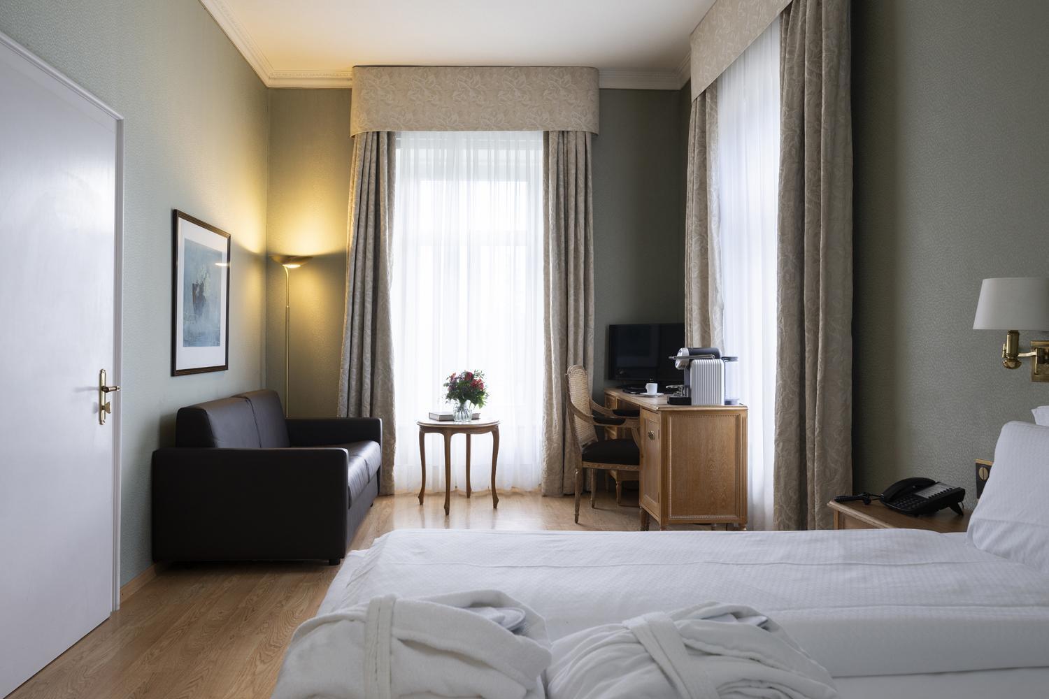 Deluxe Zimmer mit Kingsize-Bett und Bergblick