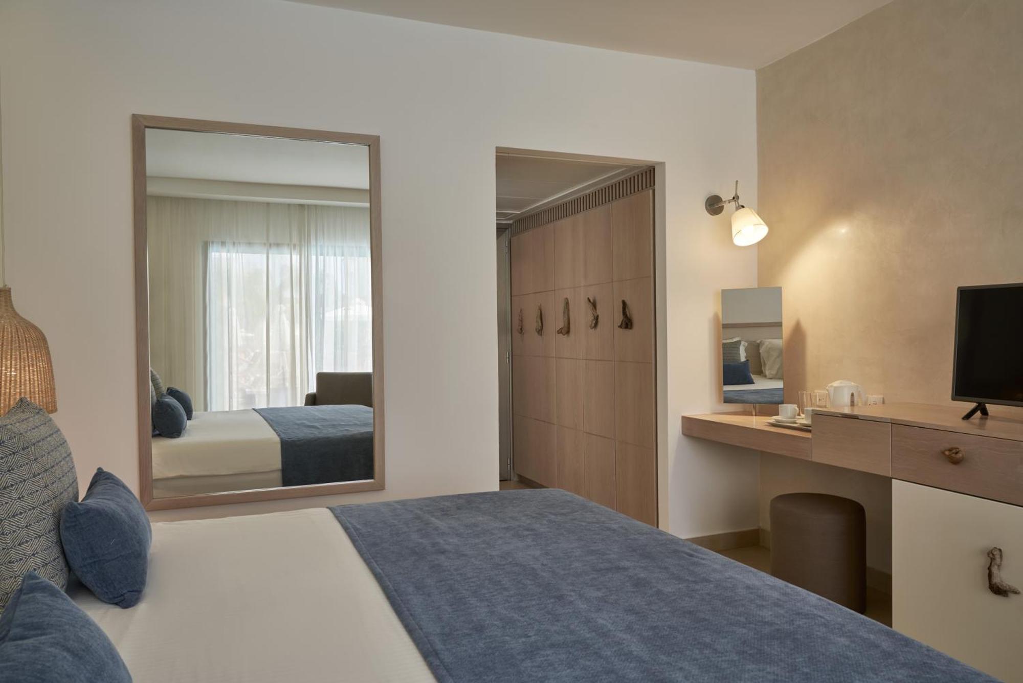 Premium Double Room Swim Up