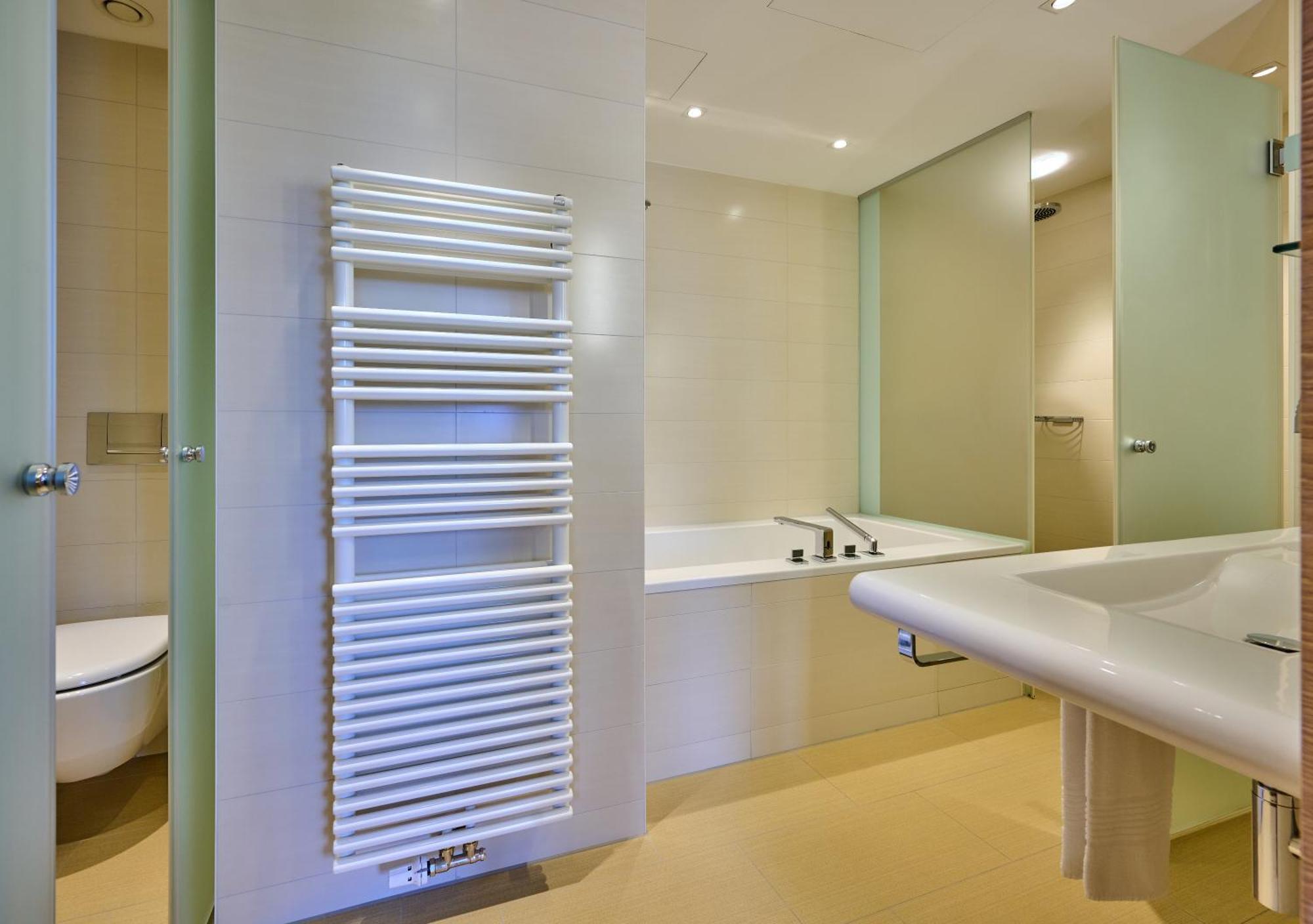 Suite,1550079652:JPEG