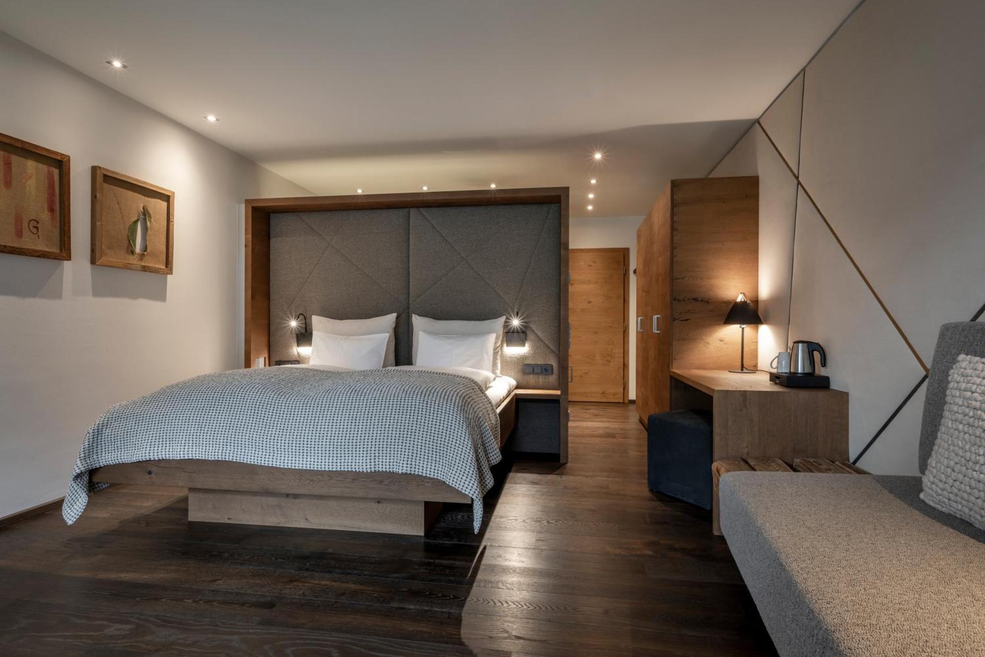Large Superior Double Room Balcony,1606569292:JPEG