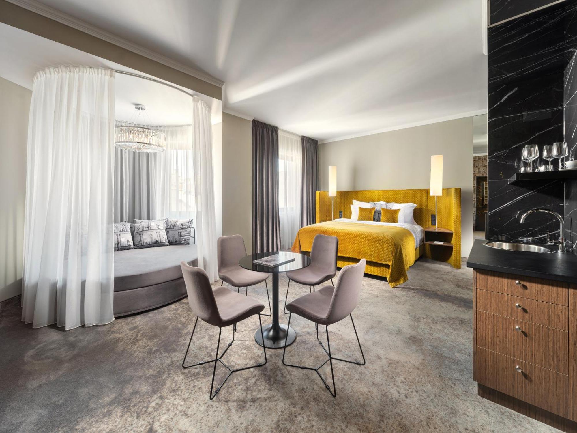 Junior Suite,1690258436:JPEG