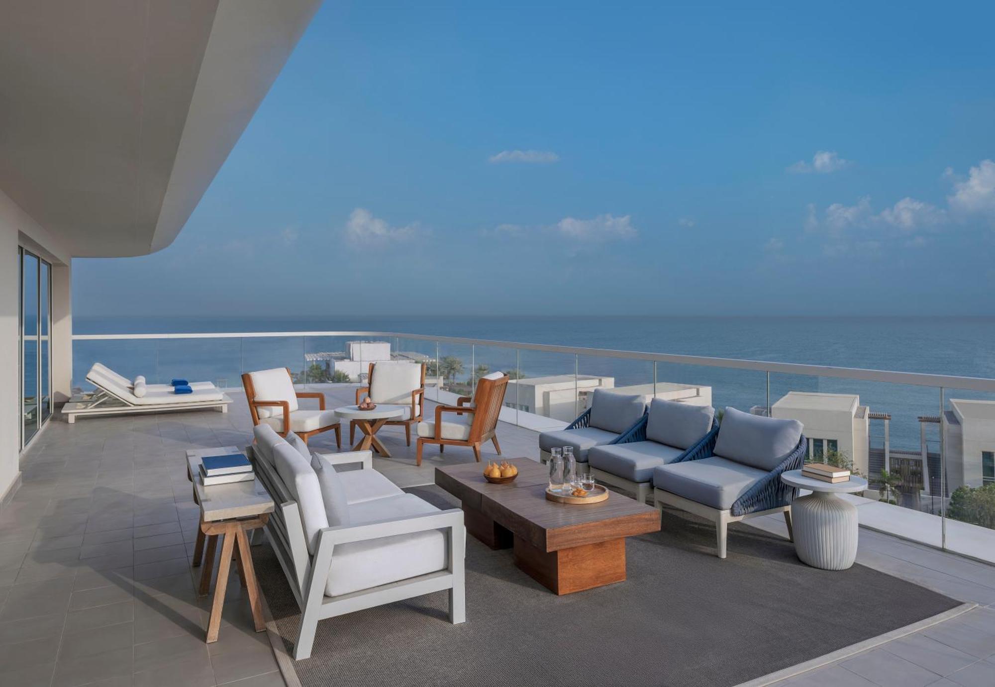 One-Bedroom Pinnacle Suite Ocean View Club Lounge Access,1731732597:JPEG