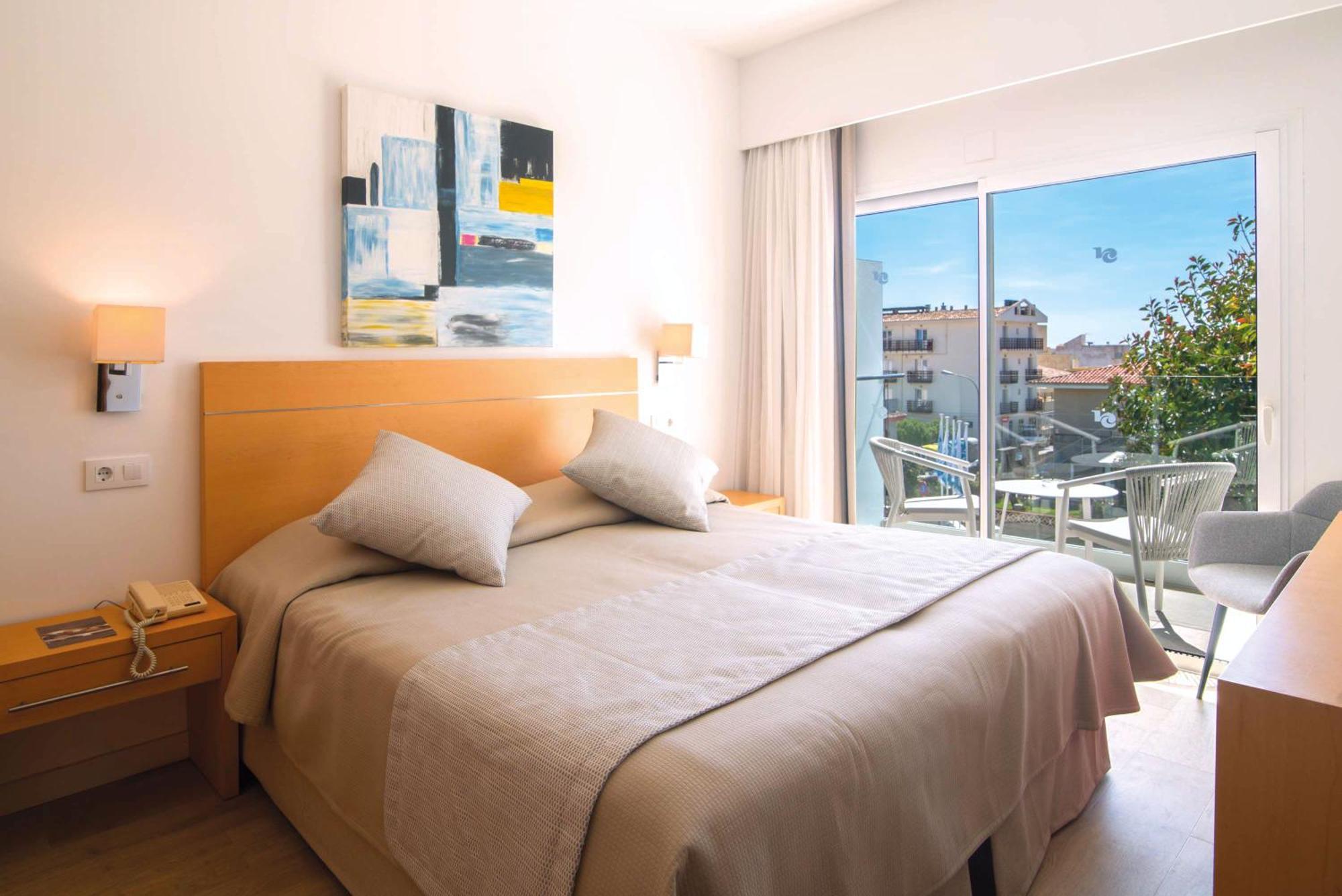 Doppel-/Zweibettzimmer mit Balkon