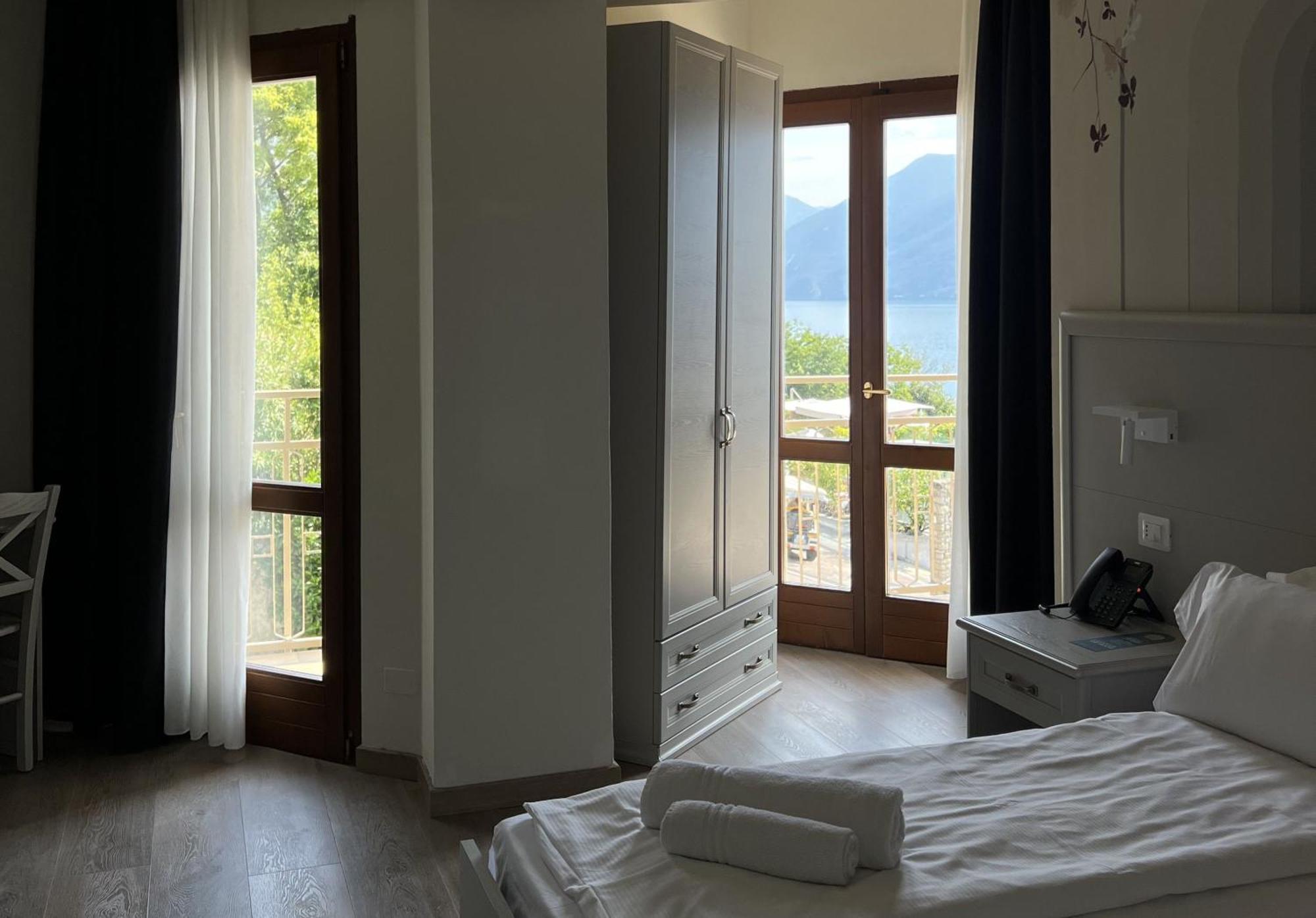 Superior Plus Doppel- oder Zweibettzimmer mit Seeblick