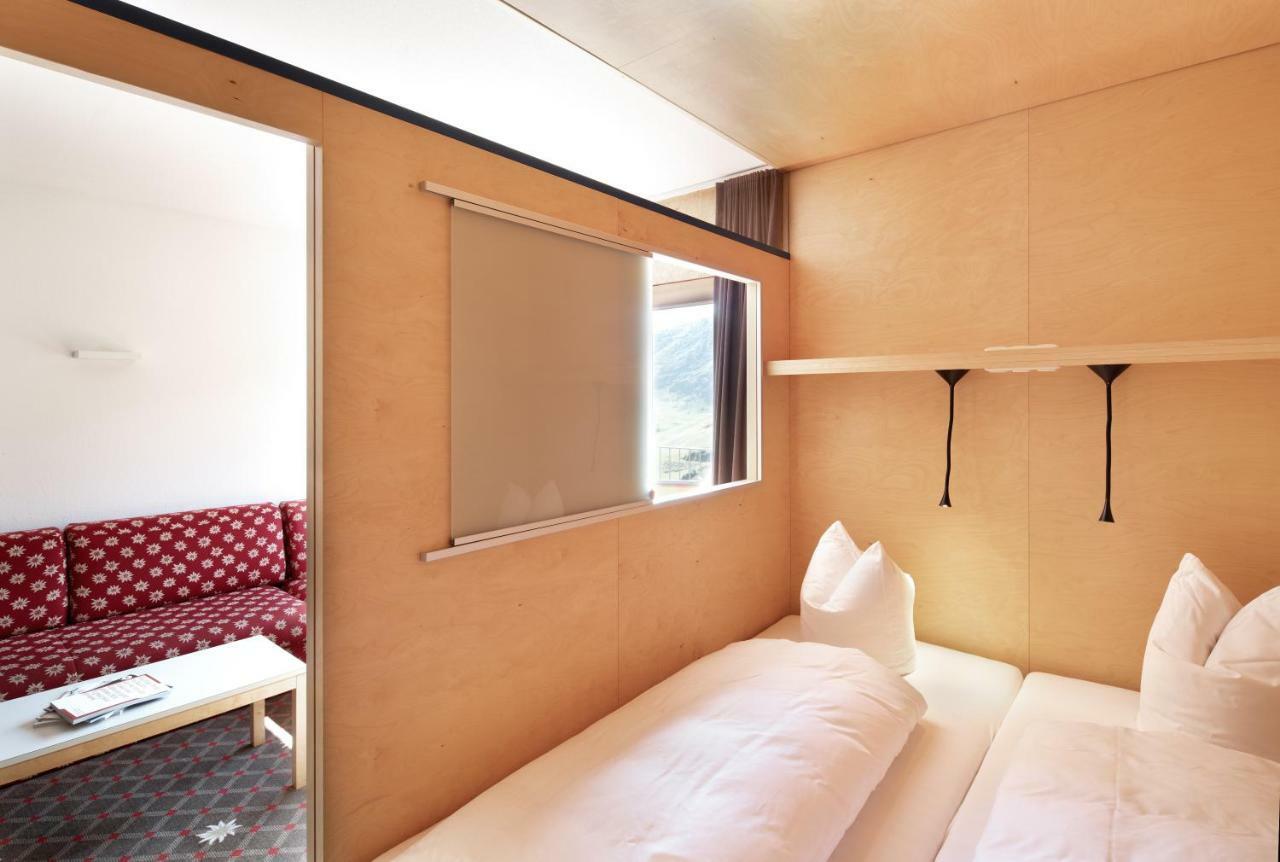 Two-Bedroom Apartment,913034320:JPEG