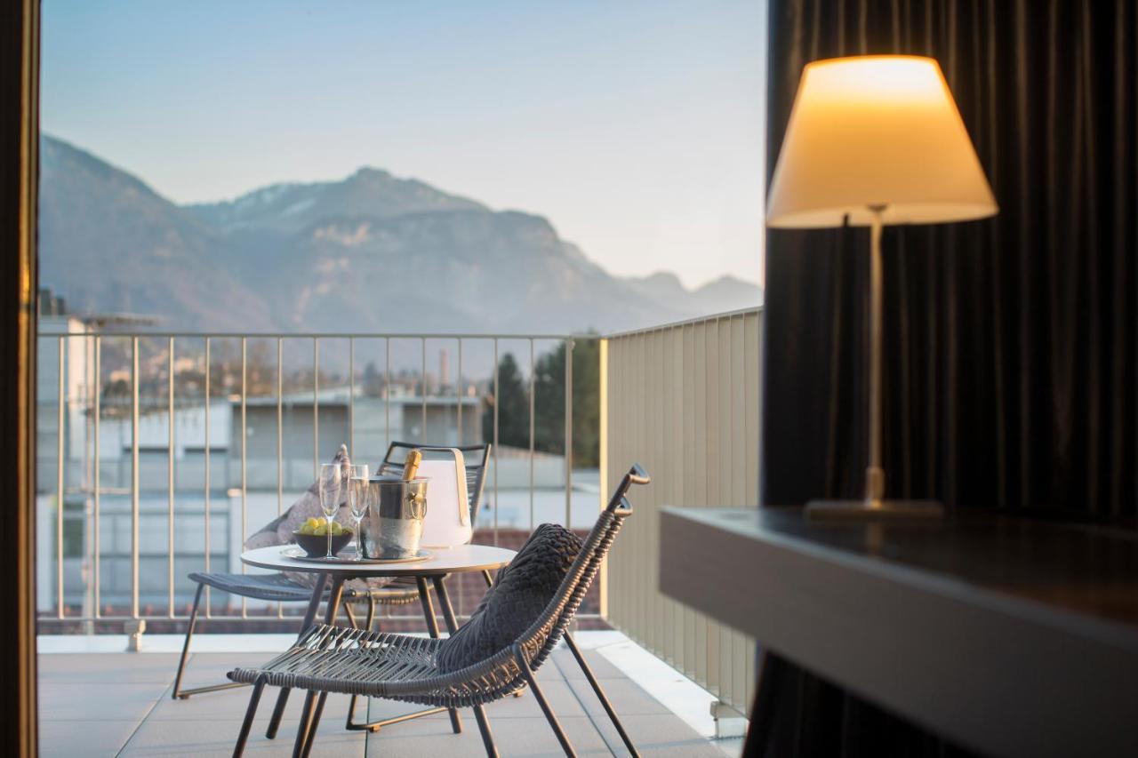 Design Lounge Panorama Balcony Fireplace