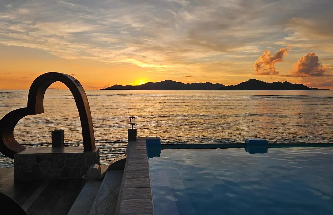 La Digue Luxury Beach Bungalow Spa&Gym-1