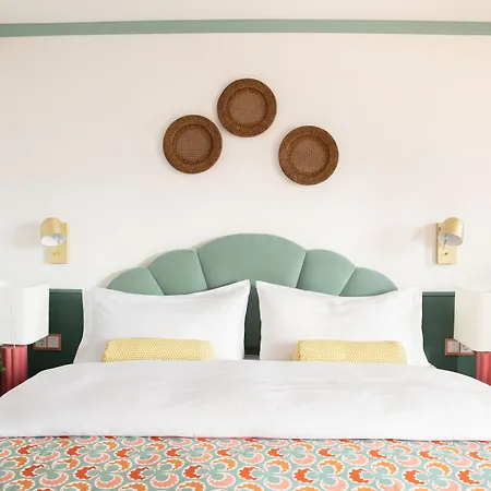 Villa Alma - A Lakeside Boutique Hotel-2