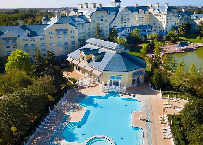 Hotel: Disney Newport Bay Club