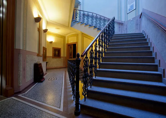 4-Sterne-Hotel: Deminka Palace