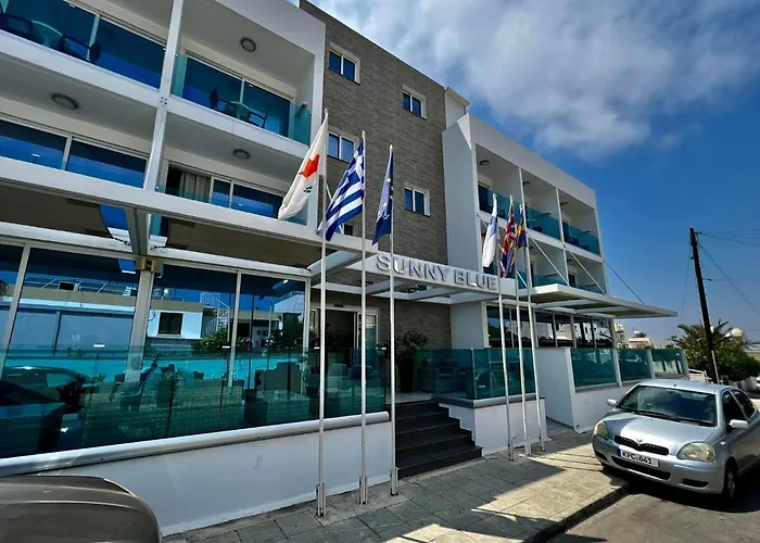 Sunny Blue Hotel