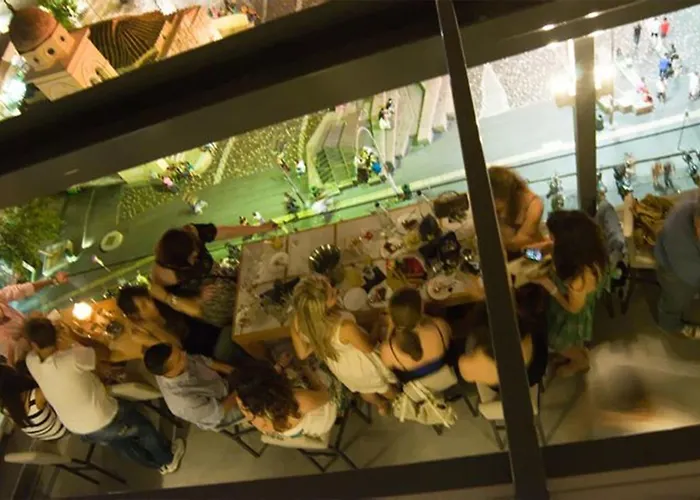 Jacuzzi-Hotel: A For Athens