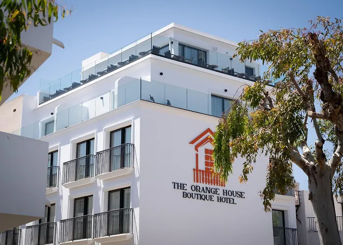 Orange House Boutique And Upstairs Rooftop Bar Center Of 100M From The Beach
