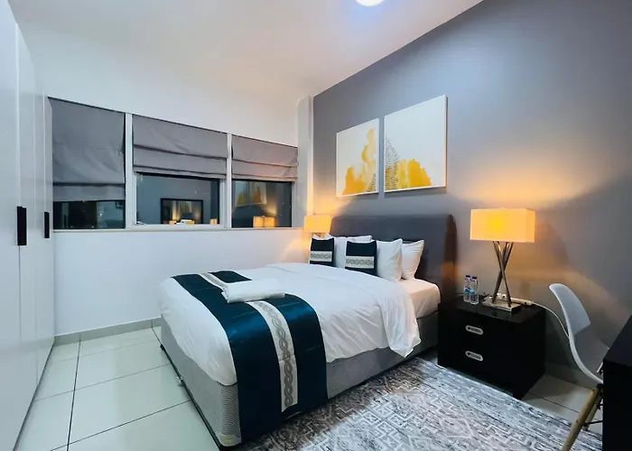 Hotel: Private Rooms In 3 Bedroom Apartment Skynest Homes Marina Pinnacle