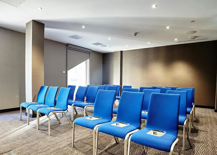 Montcalm East, Autograph Collection