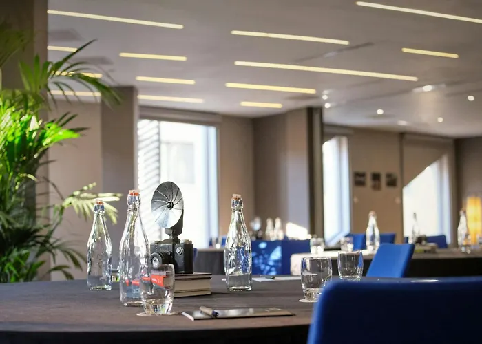 Montcalm East, Autograph Collection