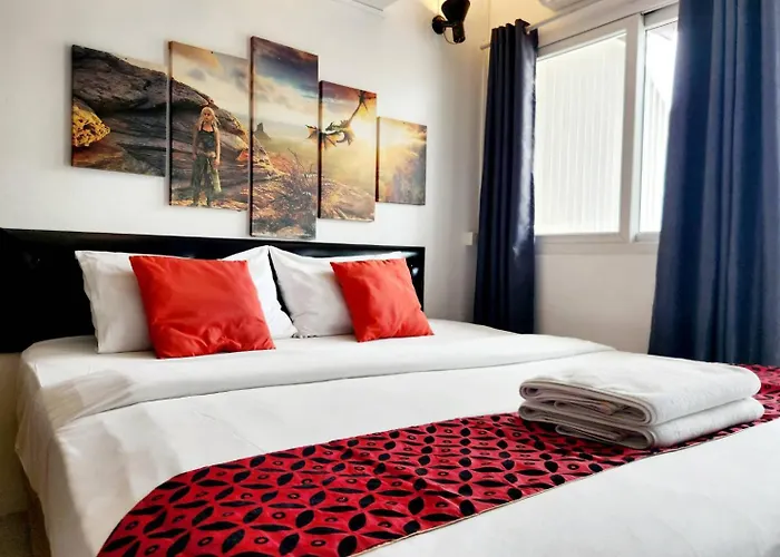 Zentrales Hotel: Casa Picasso Near Chabad House