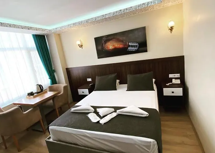 Ueskuedar Otel