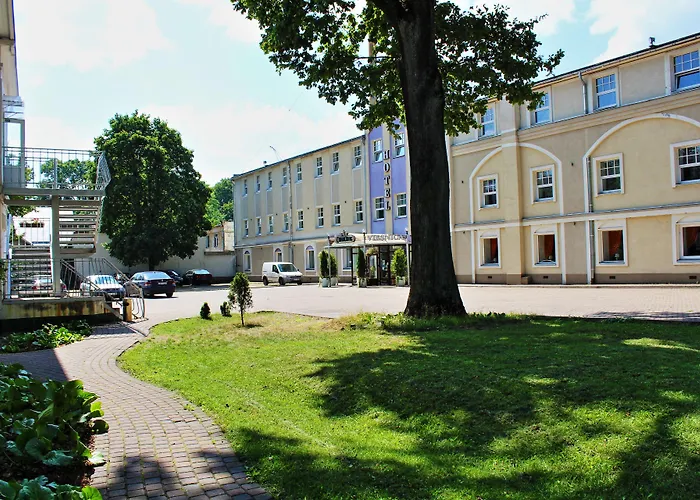 Nb Hotel With Free Parking
