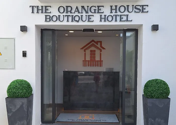 Orange House Boutique And Upstairs Rooftop Bar Center Of 100M From The Beach