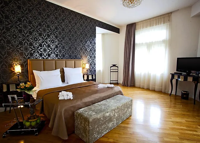 4-Sterne-Hotel: Deminka Palace